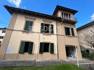 Villa in Vendita a Cavriglia, 230'000€, 240 m²