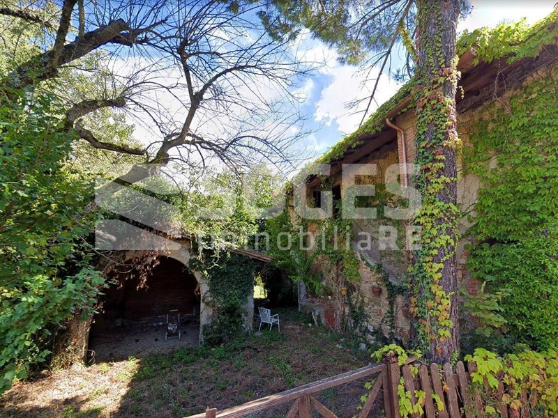 Villa in Vendita a Cavriglia, 135'000€, 240 m²