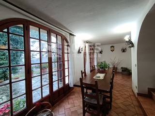 Villa in Vendita a Cavriglia, 405'000€, 430 m²