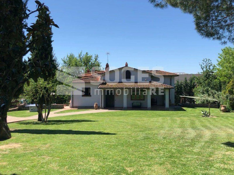 Villa in Vendita a Terranuova Bracciolini, 850'000€, 210 m²