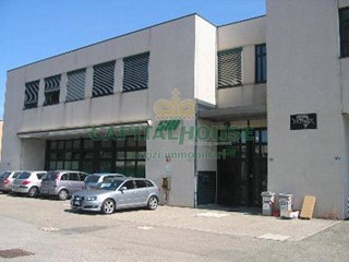 Immobile commerciale in Vendita a Bologna, 275'000€, 225 m²