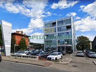 Ufficio in Vendita a Imola, 335'500€, 290 m²