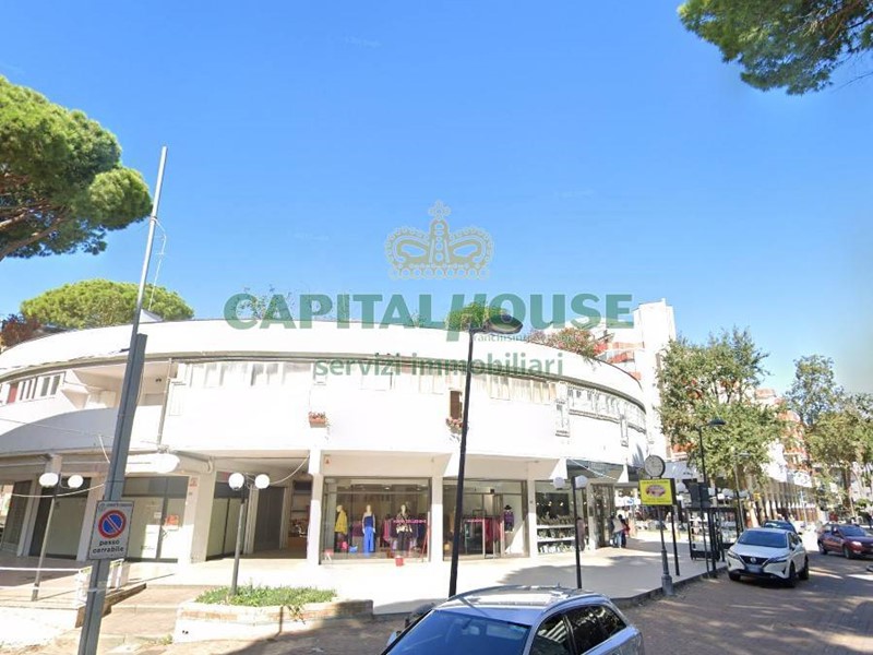 Attività commerciale in Vendita a Comacchio, 240'000€, 160 m²