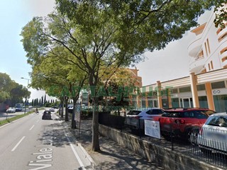Immobile commerciale in Vendita a Rimini, 308'000€, 207 m²