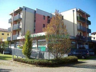 Attività commerciale in Vendita a Mirandola, 484'000€, 556 m²