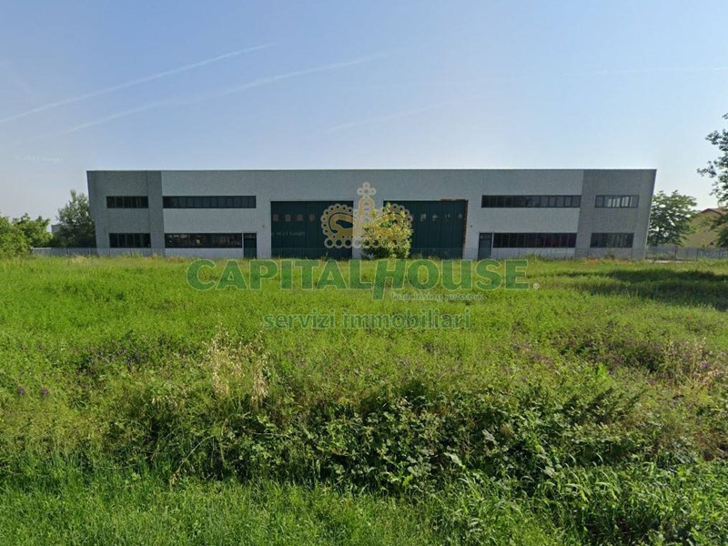 Capannone in Vendita a Cento, 462'000€, 1598 m²