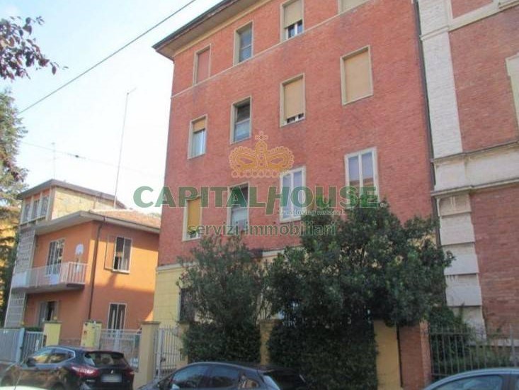 Ufficio in Vendita a Bologna, 240'000€, 180 m²