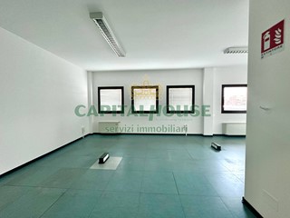 Ufficio in Affitto a Bologna, 690€, 46 m²