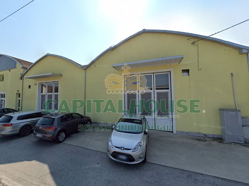 Capannone in Vendita a Cento, 620'000€, 1510 m²