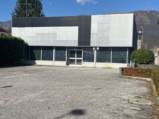 Immobile commerciale in Vendita a Aviano, 165'000€, 400 m²