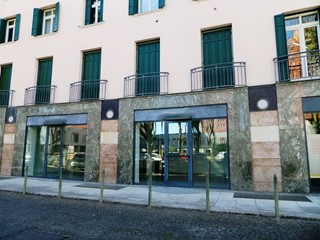 Immobile commerciale in Affitto a Pordenone, 1'600€, 173 m²