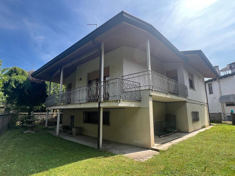 Casa Indipendente in Vendita a Sesto al Reghena, 140'000€, 171 m²