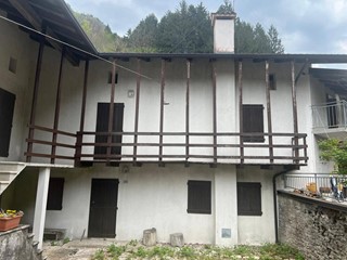 Rustico in Vendita a Tramonti di Sopra, 39'000€, 180 m²