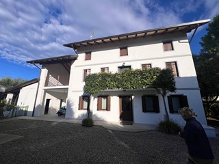 Casa Indipendente in Vendita a Fontanafredda, 445'000€, 387 m²