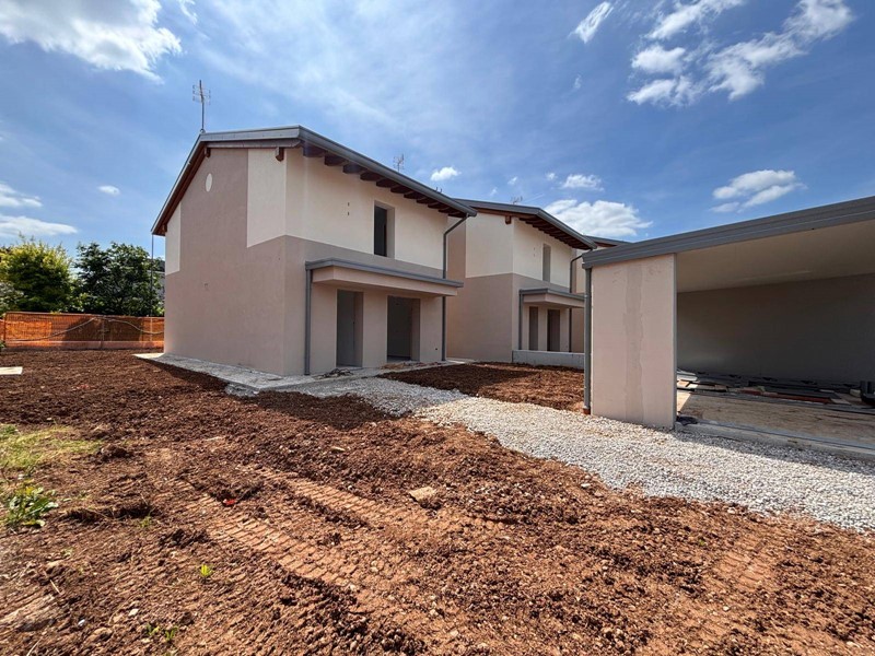 Villa in Vendita a Roveredo in Piano, 436'000€, 193 m²