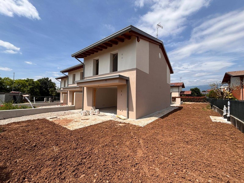 Villa in Vendita a Roveredo in Piano, 399'000€, 175 m²