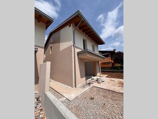 Villa in Vendita a Roveredo in Piano, 399'000€, 175 m²