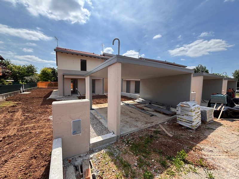 Villa in Vendita a Roveredo in Piano, 422'000€, 184 m²