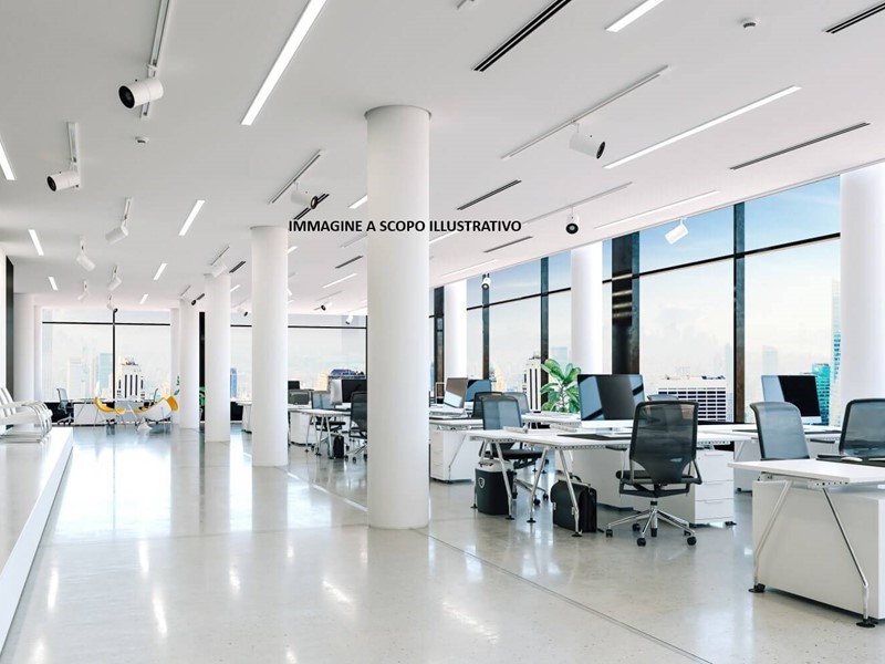 Immobile commerciale in Vendita a Aviano, 312'000€, 141 m²