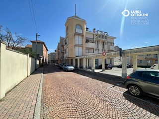 Negozio in Vendita a Lonate Pozzolo, 176'000€, 228 m²