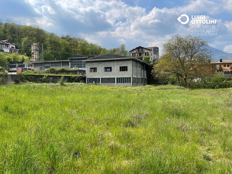 Capannone in Vendita a Sant'Omobono Terme, 335'000€, 1500 m²
