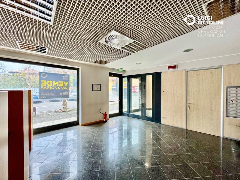 Negozio in Vendita a Gazzada Schianno, 125'000€, 159 m²