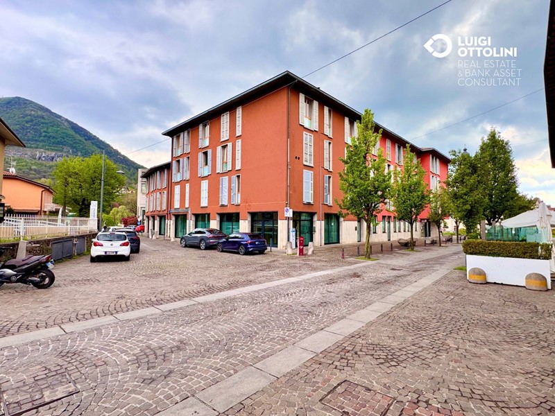 Negozio in Vendita a Albino, 565'000€, 384 m²