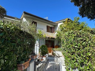 Villetta a schiera in Vendita a Quadrelle, 200'000€, 220 m²