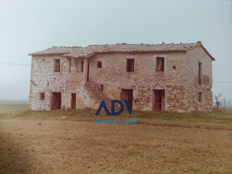 Rustico in Vendita a Assisi, 125'000€, 294 m²