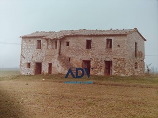 Rustico in Vendita a Assisi, 125'000€, 294 m²