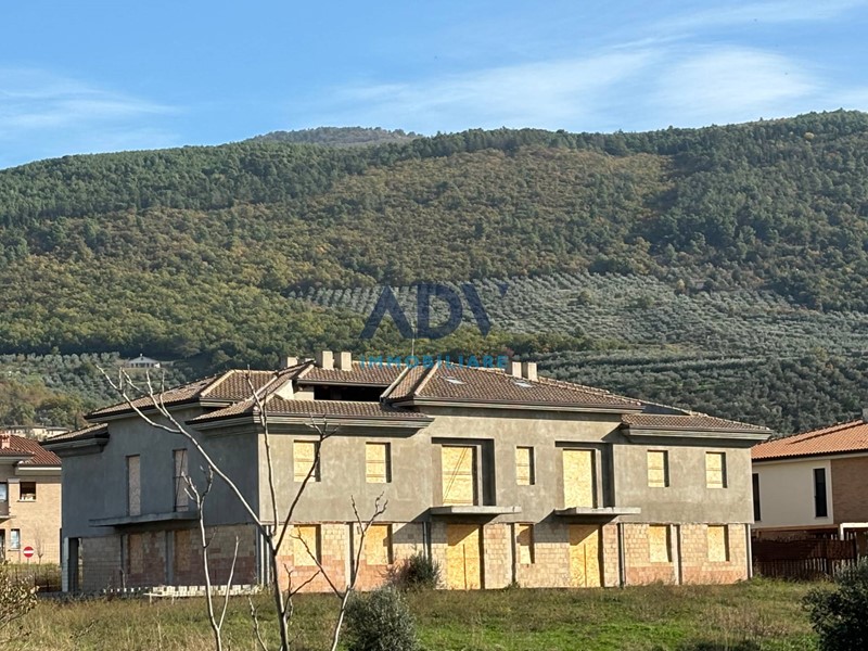 Appartamento in Vendita a Spello, 620'000€, 1400 m², con Box