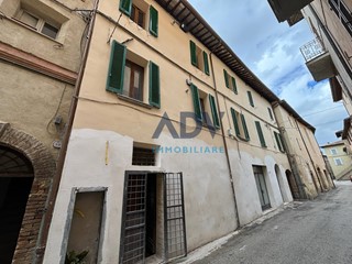 Trilocale in Vendita a Cannara, 55'000€, 90 m²