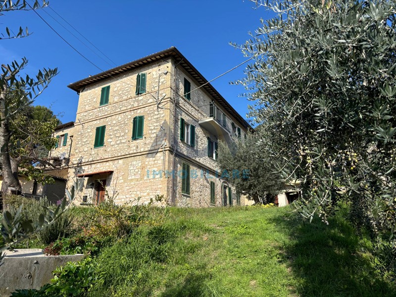 Casa Semi Indipendente in Vendita a Assisi, 250'000€, 150 m²
