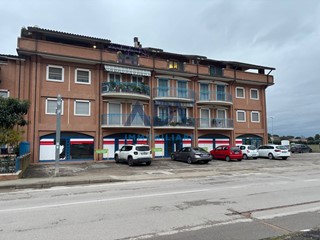 Immobile commerciale in Vendita a Bastia Umbra, 295'000€, 340 m²