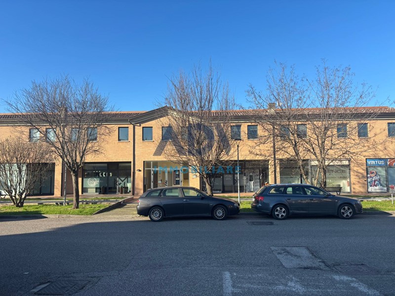 Immobile commerciale in Vendita a Assisi, 70'000€, 70 m²