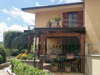 Villa in Vendita a Mugnano del Cardinale, 368'000€, 277 m²