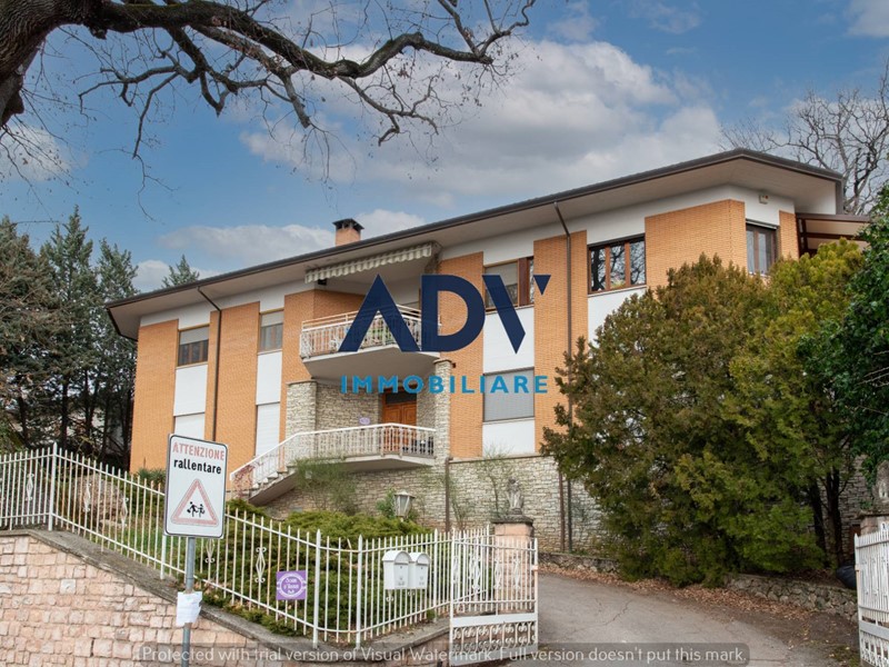 Casa Semi Indipendente in Vendita a Assisi, 185'000€, 160 m²