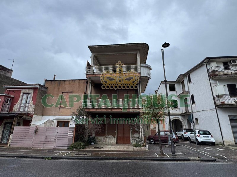 Casa Semi Indipendente in Vendita a Mugnano del Cardinale, 99'000€, 207 m²