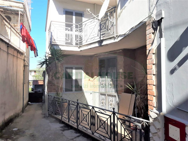 Casa Semi Indipendente in Vendita a Sirignano, 63'000€, 120 m²