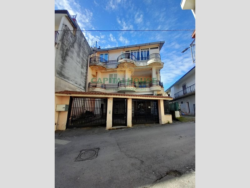 Casa Indipendente in Vendita a Avella, 230'000&euro;, 430 m²