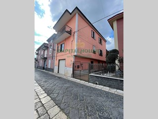 Casa Semi Indipendente in Vendita a Avella, 130'000&euro;, 210 m²