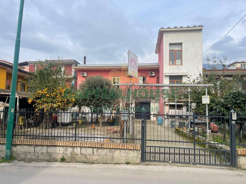 Casa Semi Indipendente in Vendita a Sperone, 120'000&euro;, 205 m²