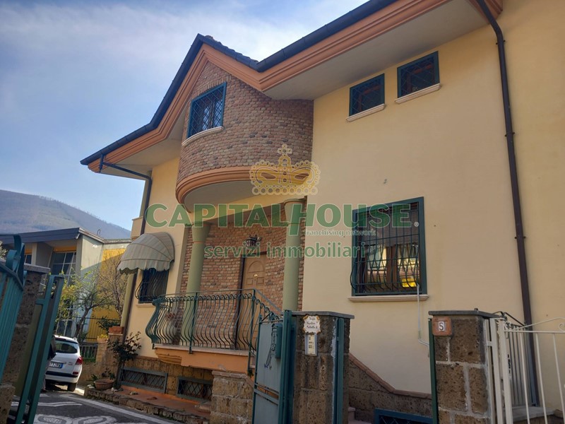 Villa in Vendita a Mugnano del Cardinale, 340'000€, 270 m²
