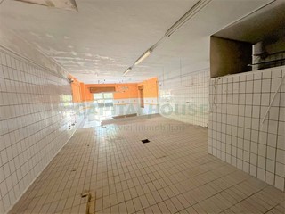 Immobile commerciale in Vendita a Baiano, 135'000€, 110 m²
