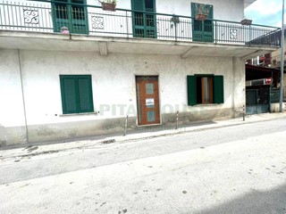 Trilocale in Vendita a Sperone, 110'000&euro;, 110 m²