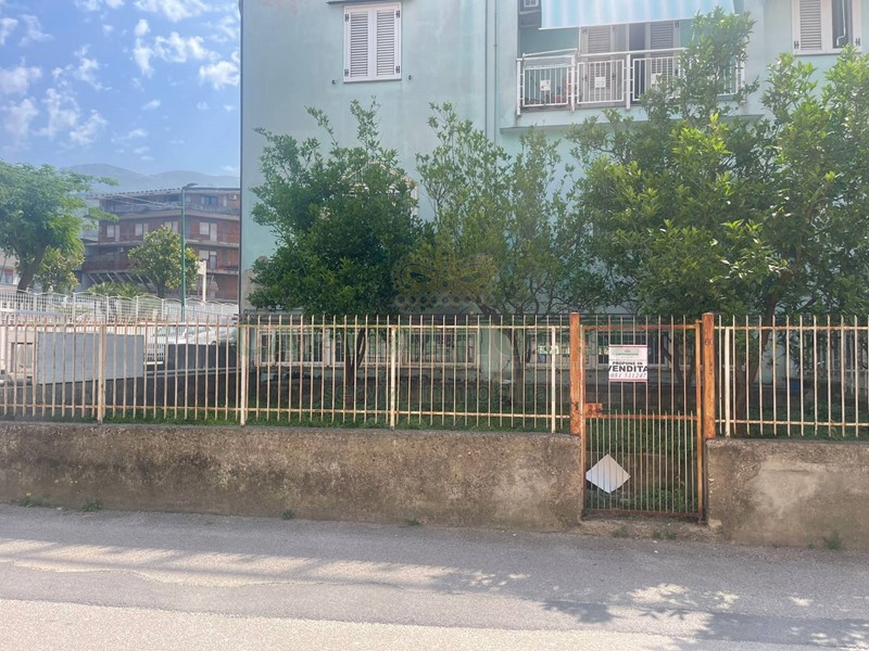 Immobile commerciale in Vendita a Sperone, 79'000&euro;, 130 m²