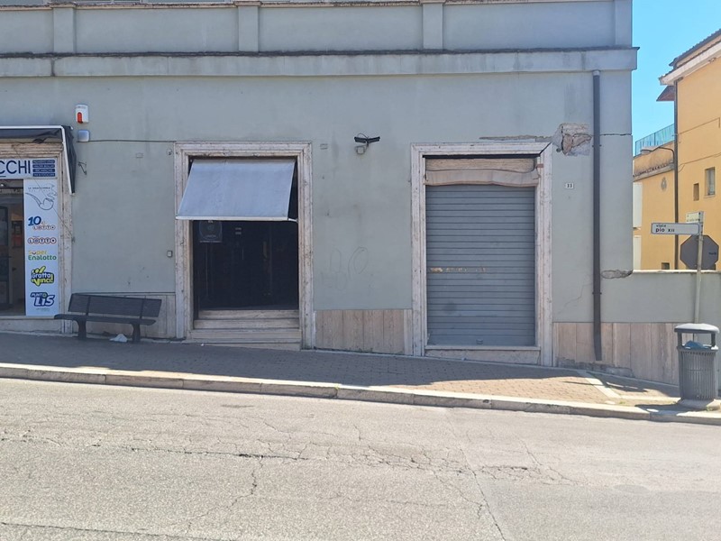 Negozio in Affitto a Palestrina, 1'000€, 80 m²