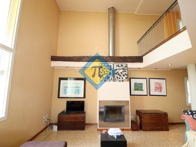 Villa in Vendita a Cordenons, 350'000€, 386 m²