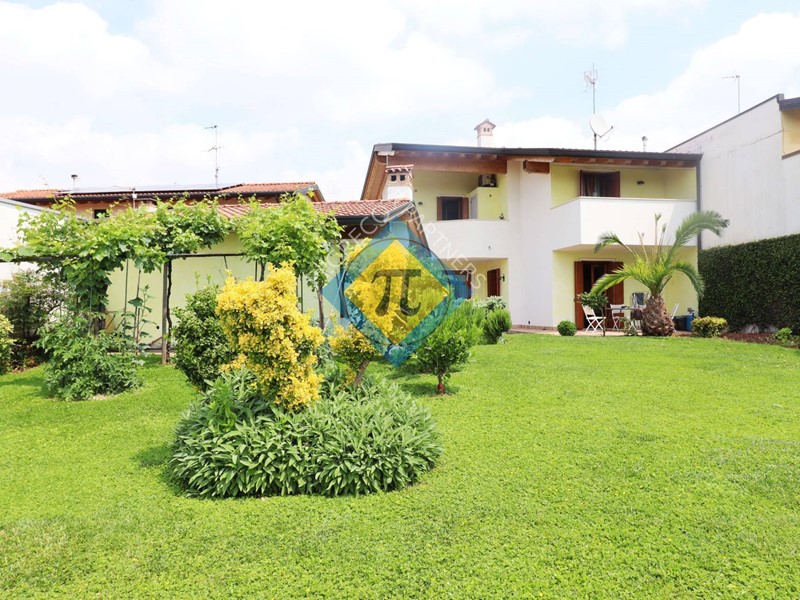 Casa Semi Indipendente in Vendita a Pordenone, 465'000€, 180 m²