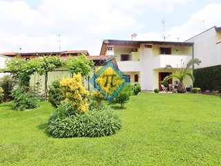 Casa Semi Indipendente in Vendita a Pordenone, 465'000€, 180 m²